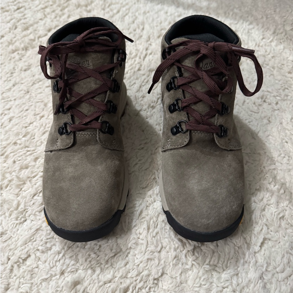 Danner Women’s Inquire Chukka Waterproof Hiking Boots Size 6 NWT